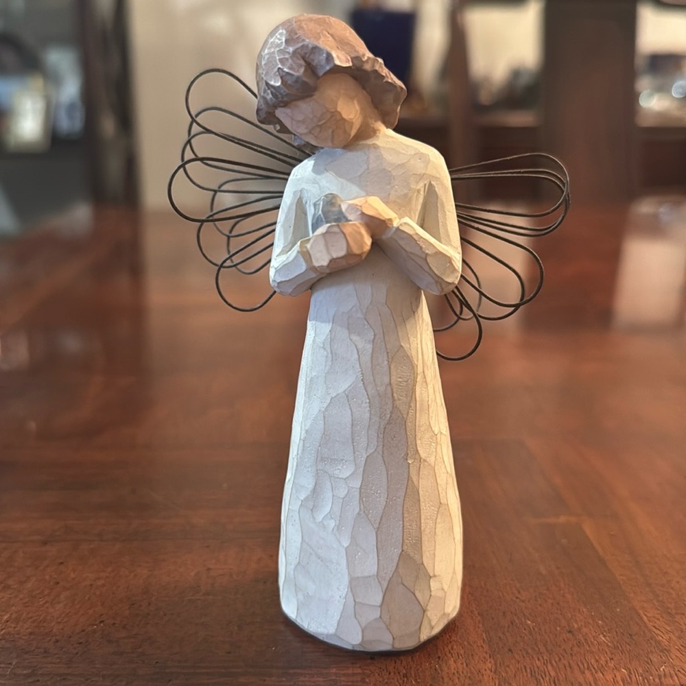 Willow Tree Figurine Angel of Healing by Susan Lordi
